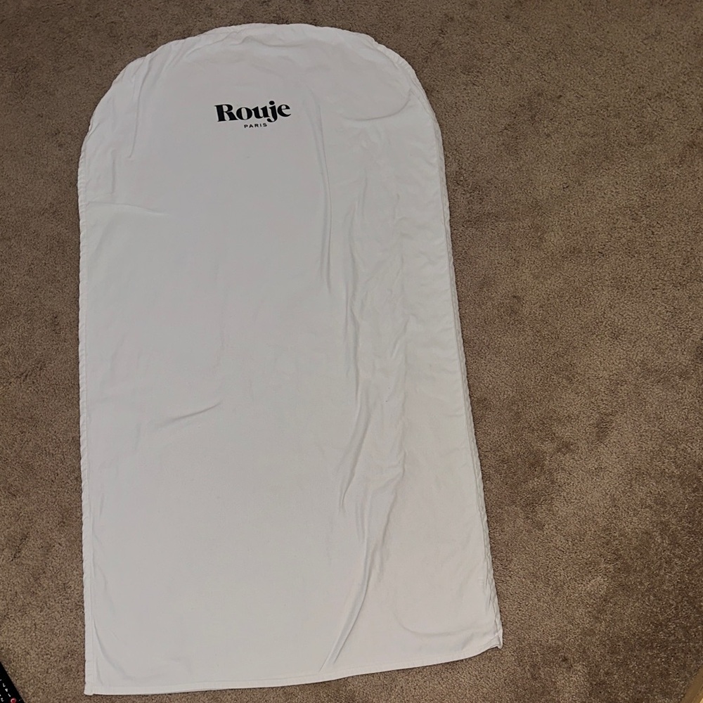 Rouje Garment Bag
Ideal for a maxi dress to a coat!
46 inches long